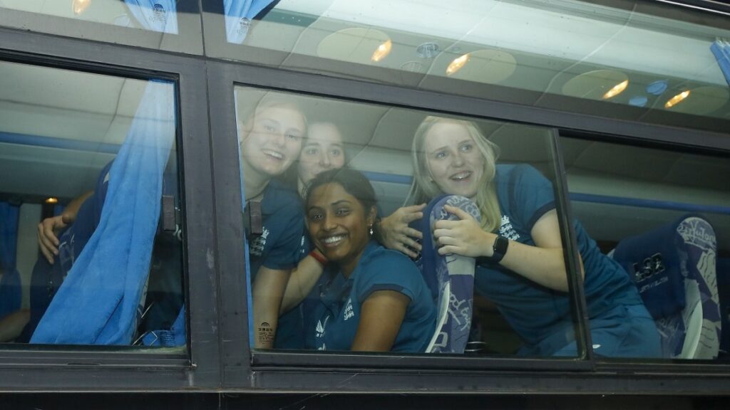 அவுஸ்ரேலியா, இங்கிலாந்து அணிகள் இலங்கையில்...