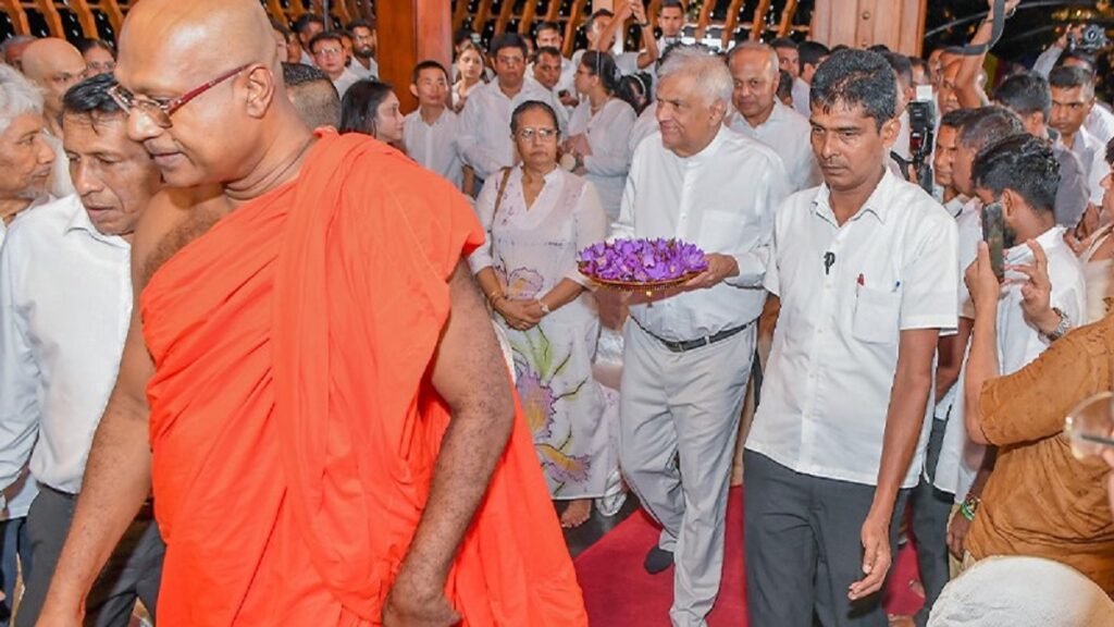 பல்வேறு வெசாக் நிகழ்வுகளில் கலந்து கொண்ட ஜனாதிபதி