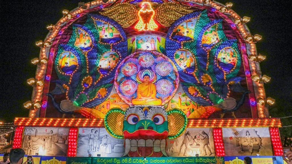 பல்வேறு வெசாக் நிகழ்வுகளில் கலந்து கொண்ட ஜனாதிபதி