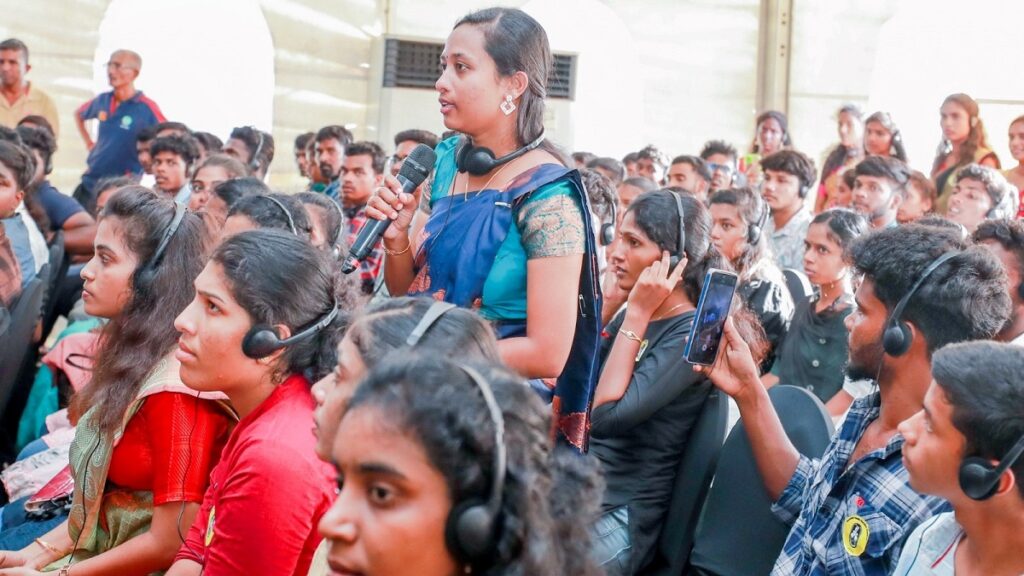 இளைஞர்களின் தொழில் பிரச்சினைக்குத் தீர்வு 