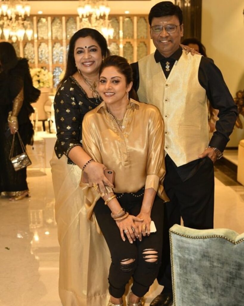 நதியாவின் பிறந்தநாள் கொண்டாட்டத்தில் பாக்யராஜ், பூர்ணிமா