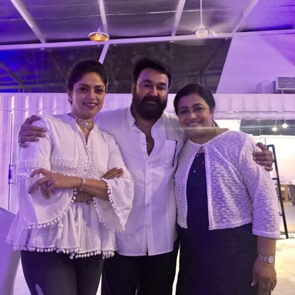 நதியாவின் பிறந்தநாள் கொண்டாட்டத்தில் பாக்யராஜ், பூர்ணிமா