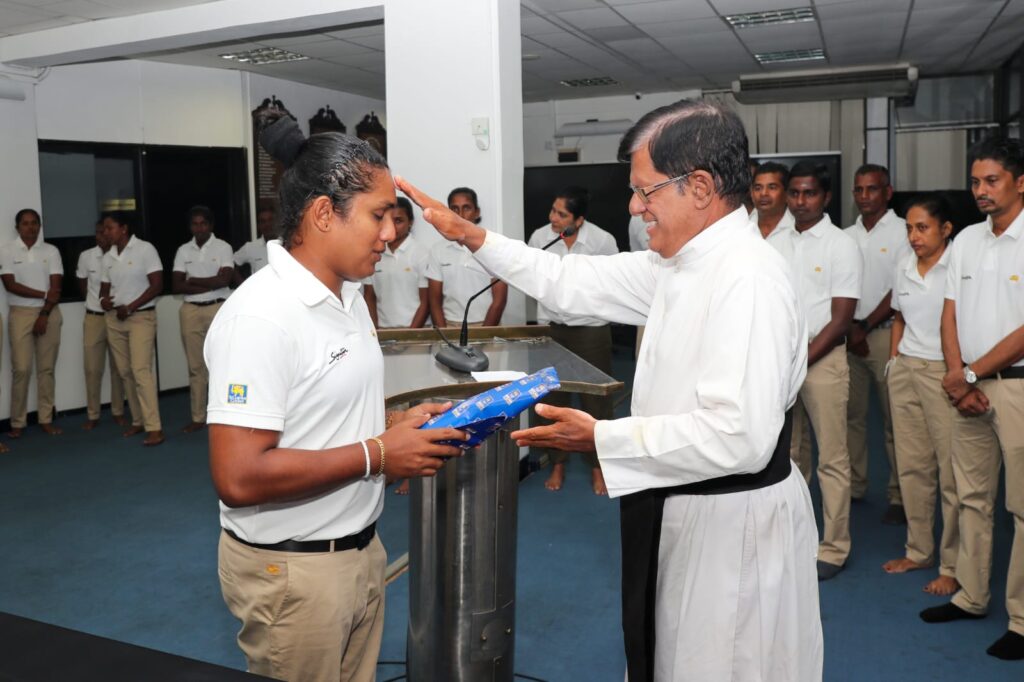 டி20 உலகக் கிண்ணம்: நாட்டிலிருந்து புறப்பட்ட இலங்கை குழாம்