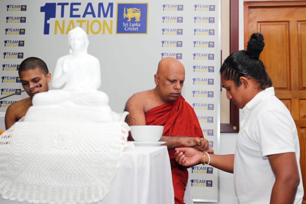 டி20 உலகக் கிண்ணம்: நாட்டிலிருந்து புறப்பட்ட இலங்கை குழாம்