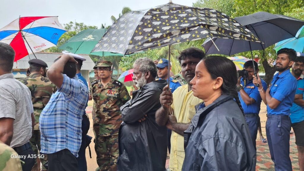 மன்னாரில் பாதிக்கப்பட்டோரை நேரில் சென்று பார்வையிட்ட பிரதி பாதுகாப்பு அமைச்சர்