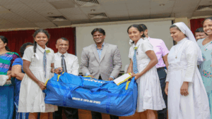 தென் மாகாணத்தில் உள்ள பாடசாலைகளுக்கு கிரிக்கெட் உபகரணங்கள் வழங்கி வைப்பு!